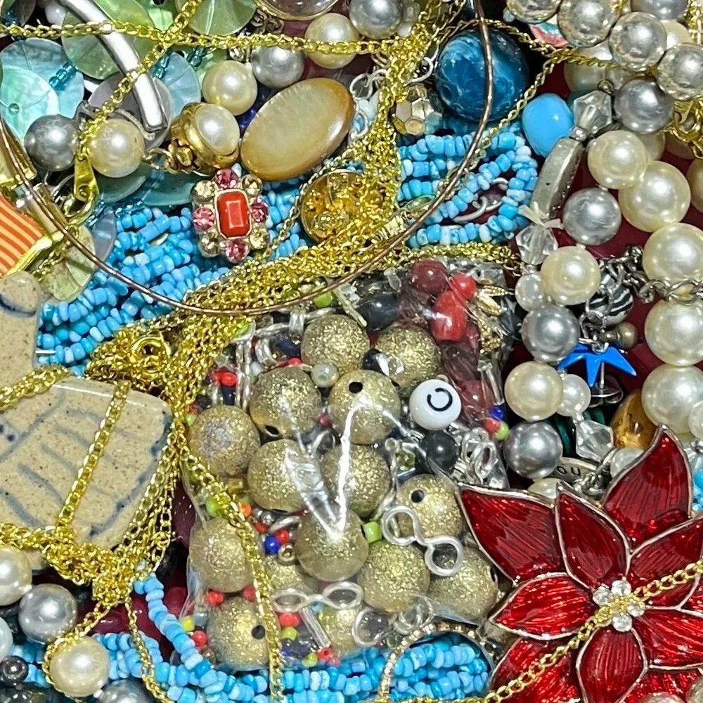 VTG - Now Repurpose Junk Jewelry Lot Beads DIY Harvest Craft Variety Box 1#10oz